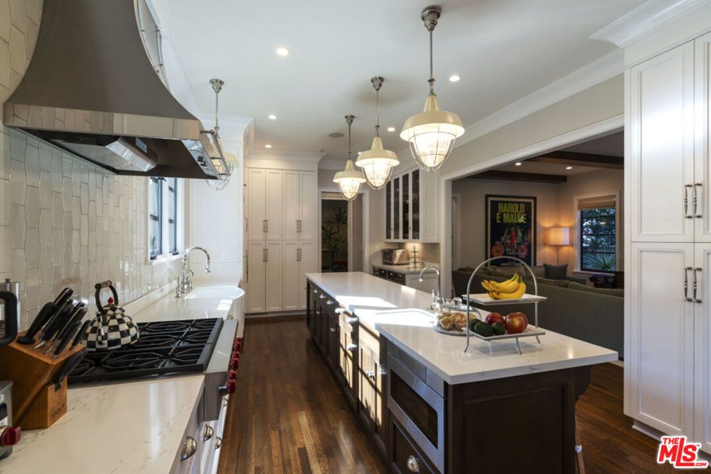 Image 20 of property listing at 934 S Mullen Avenue, Los Angeles, CA 90019