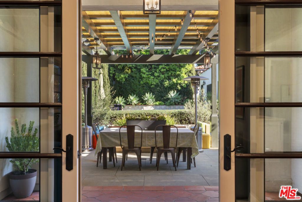 Image 23 of property listing at 934 S Mullen Avenue, Los Angeles, CA 90019