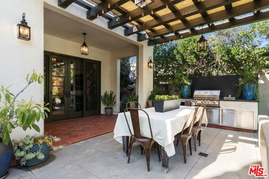 Image 24 of property listing at 934 S Mullen Avenue, Los Angeles, CA 90019
