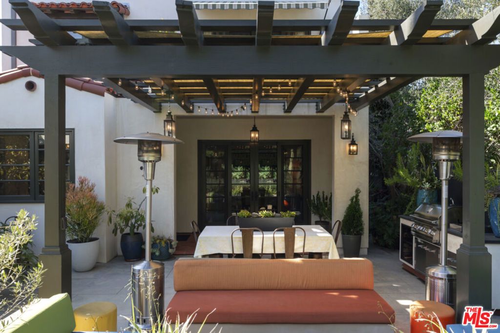 Image 25 of property listing at 934 S Mullen Avenue, Los Angeles, CA 90019