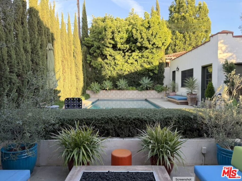 Image 28 of property listing at 934 S Mullen Avenue, Los Angeles, CA 90019