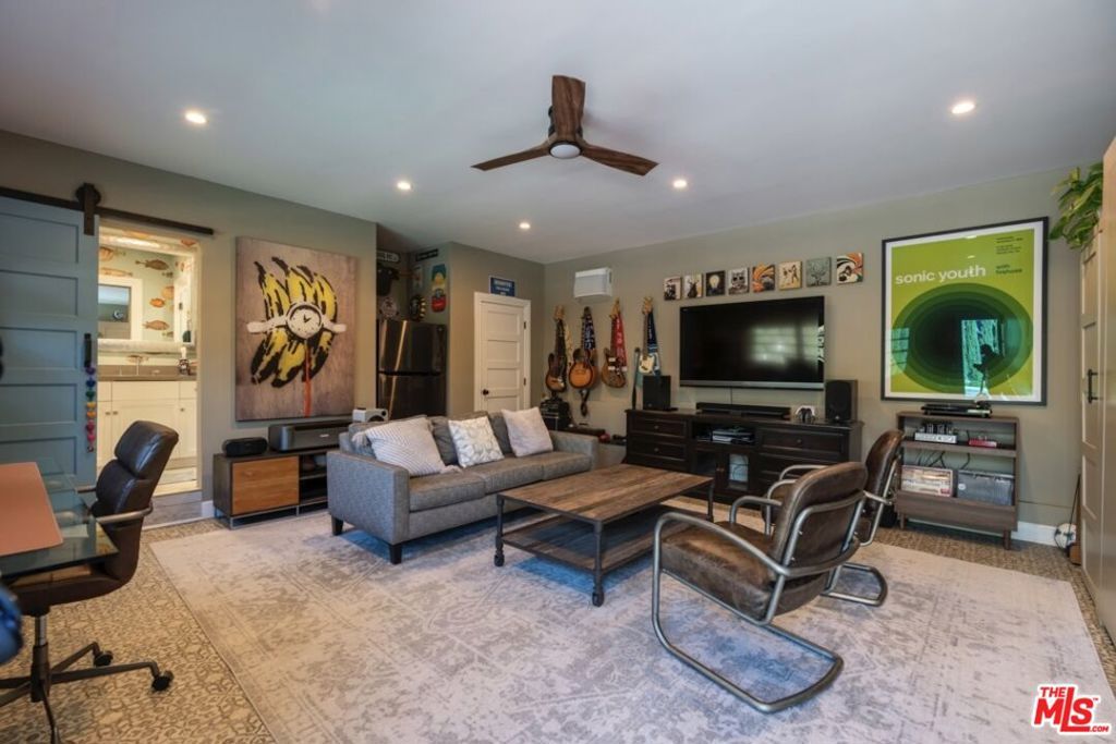 Image 31 of property listing at 934 S Mullen Avenue, Los Angeles, CA 90019
