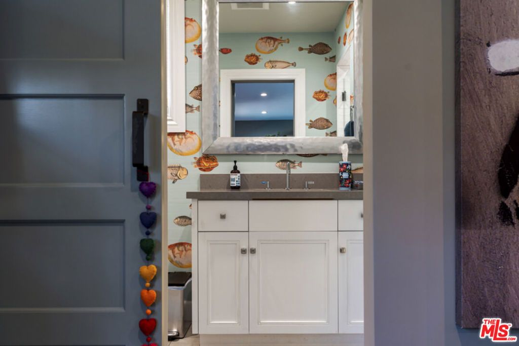 Image 32 of property listing at 934 S Mullen Avenue, Los Angeles, CA 90019