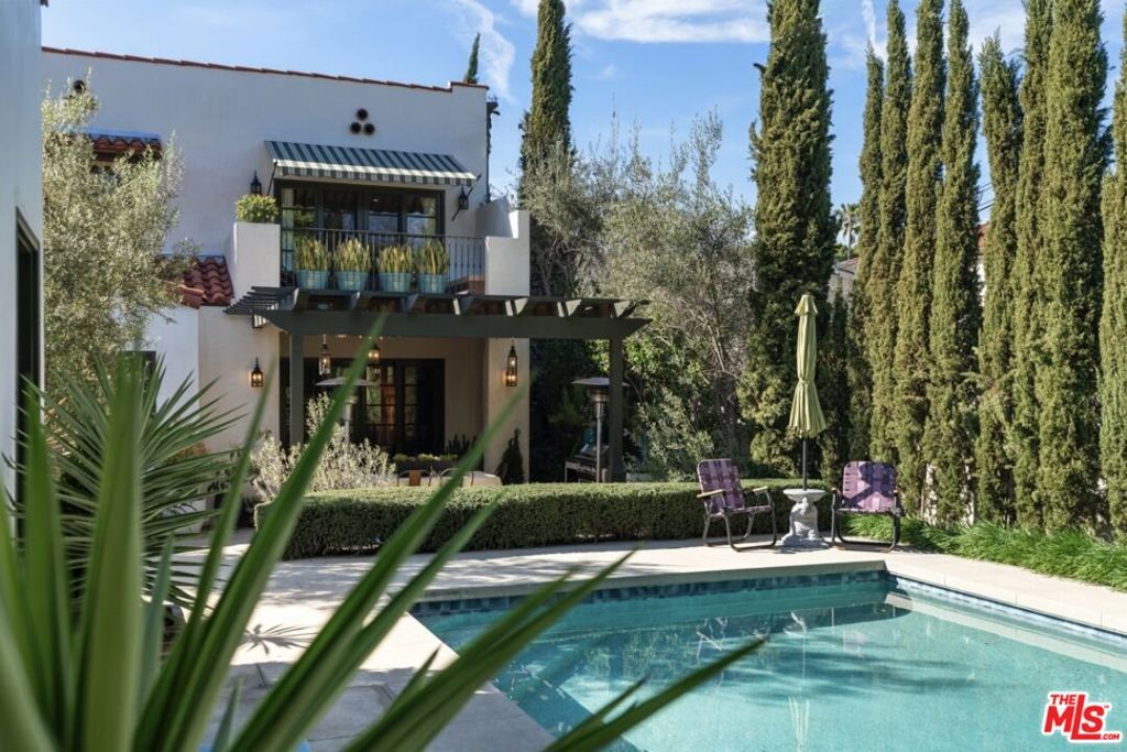 Image 33 of property listing at 934 S Mullen Avenue, Los Angeles, CA 90019