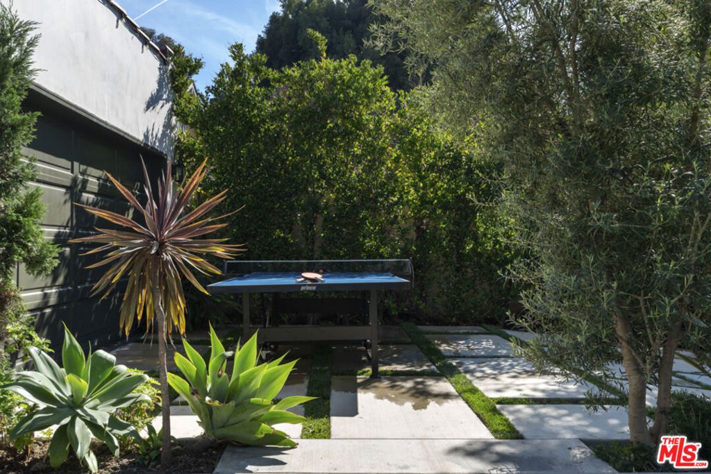 Image 35 of property listing at 934 S Mullen Avenue, Los Angeles, CA 90019