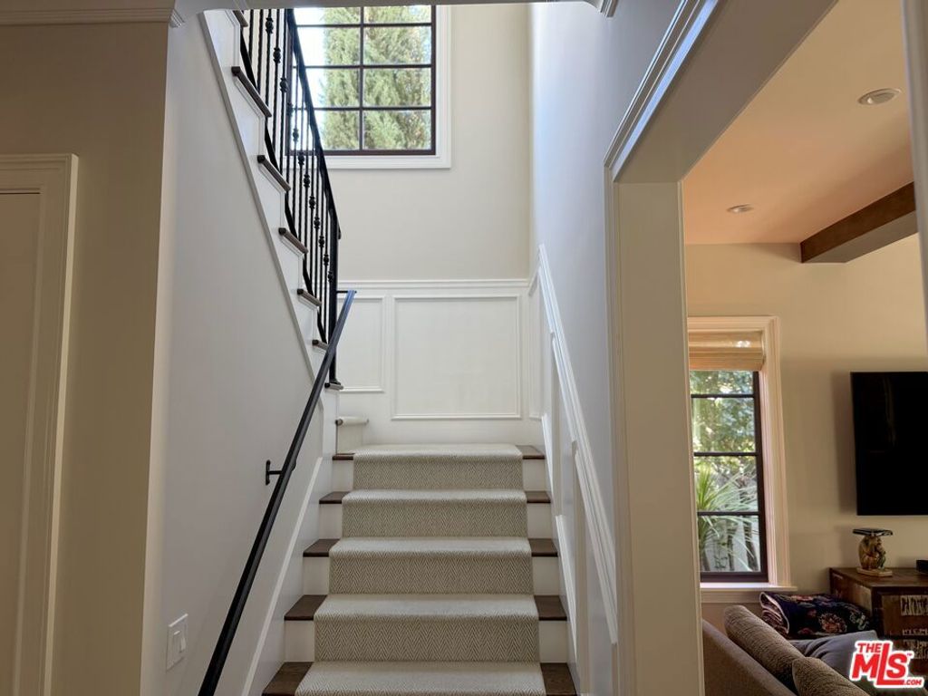 Image 39 of property listing at 934 S Mullen Avenue, Los Angeles, CA 90019