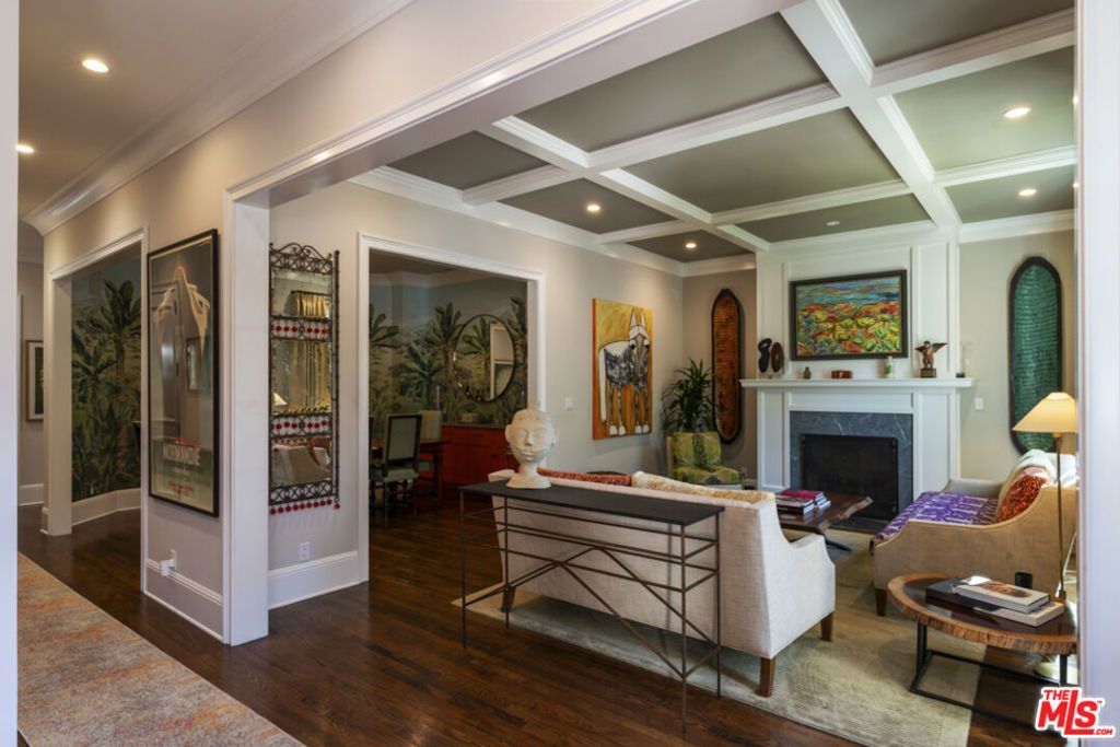 Image 4 of property listing at 934 S Mullen Avenue, Los Angeles, CA 90019