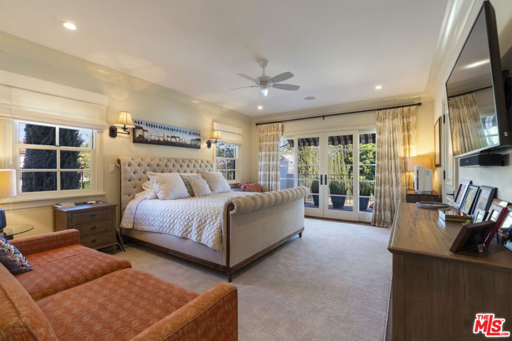 Image 41 of property listing at 934 S Mullen Avenue, Los Angeles, CA 90019