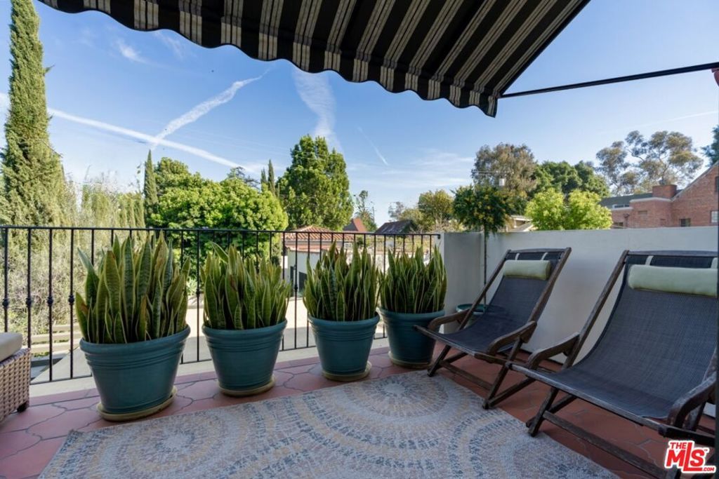 Image 43 of property listing at 934 S Mullen Avenue, Los Angeles, CA 90019