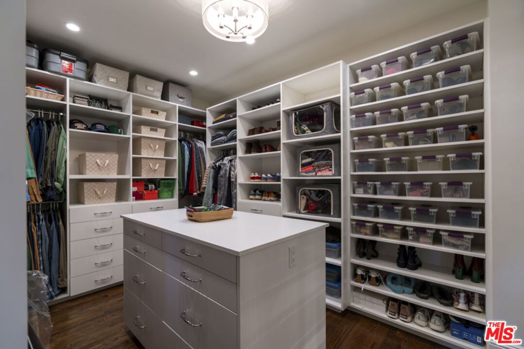 Image 46 of property listing at 934 S Mullen Avenue, Los Angeles, CA 90019