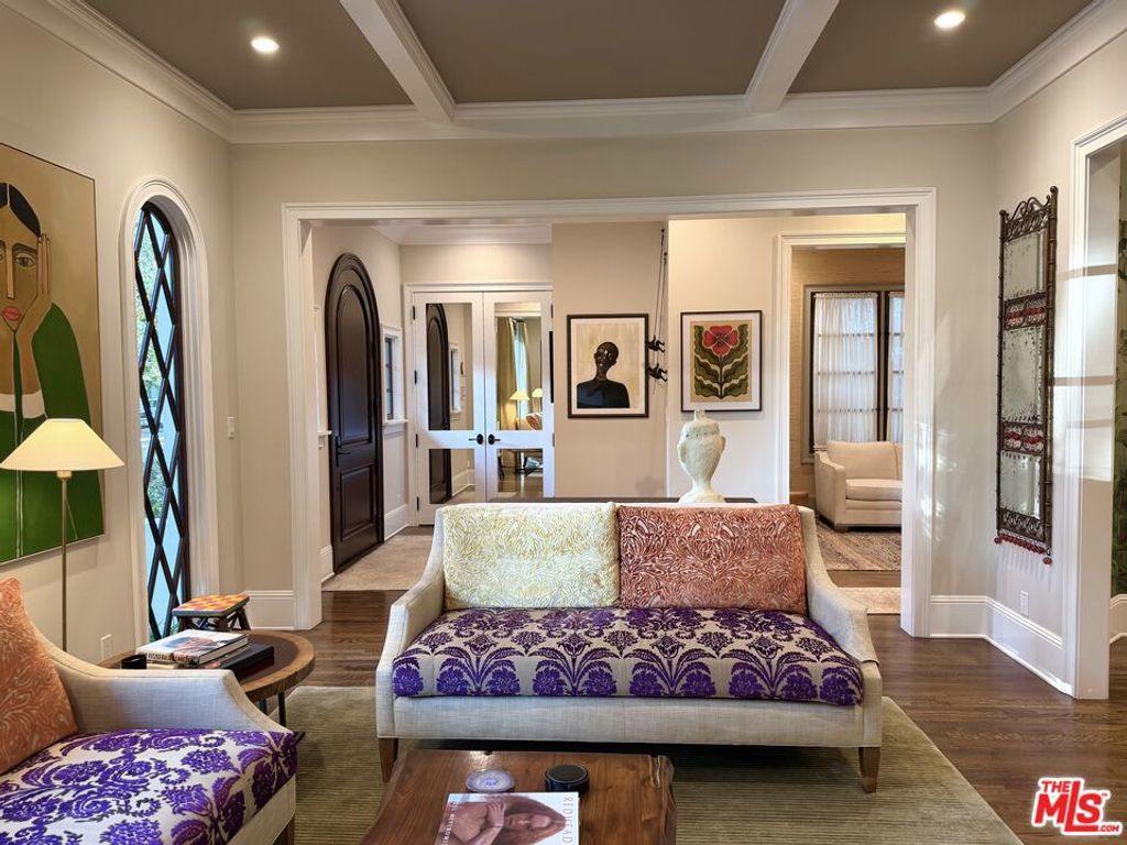 Image 5 of property listing at 934 S Mullen Avenue, Los Angeles, CA 90019