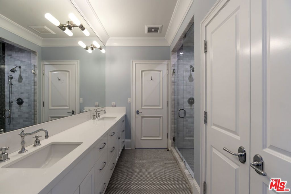 Image 50 of property listing at 934 S Mullen Avenue, Los Angeles, CA 90019