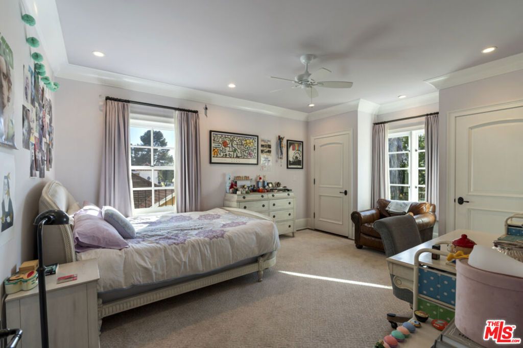 Image 52 of property listing at 934 S Mullen Avenue, Los Angeles, CA 90019