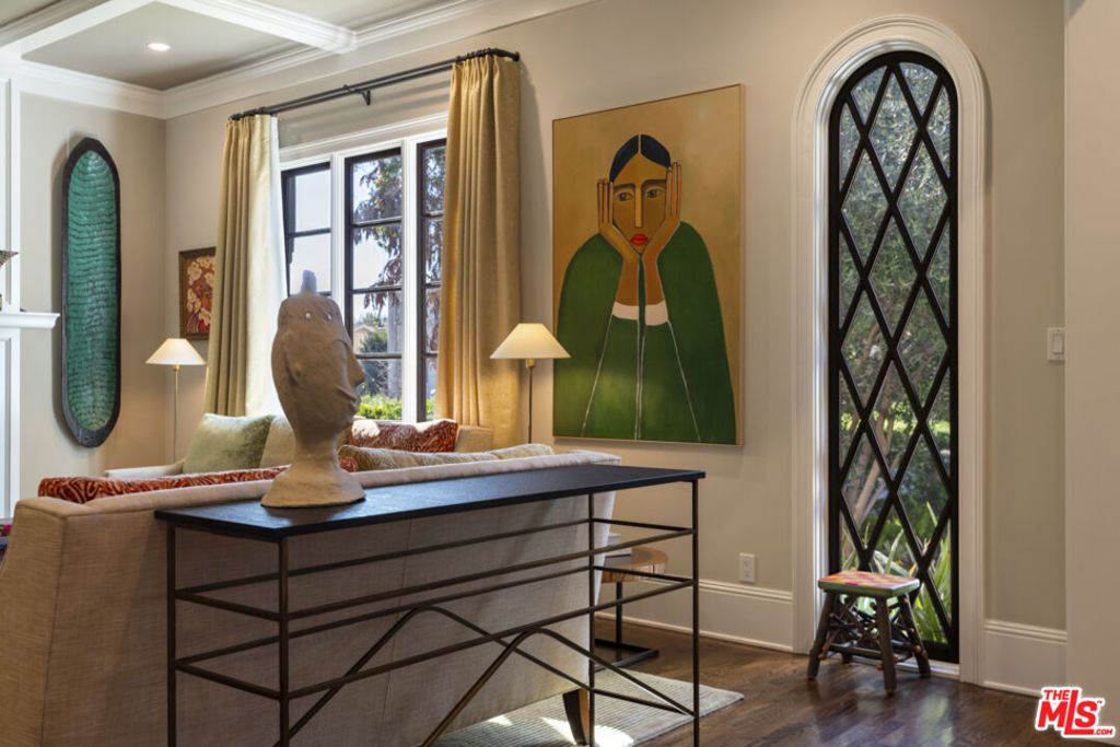 Image 6 of property listing at 934 S Mullen Avenue, Los Angeles, CA 90019