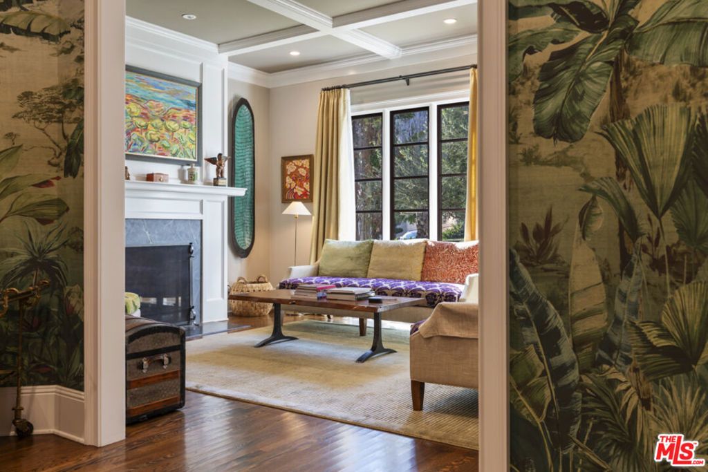 Image 8 of property listing at 934 S Mullen Avenue, Los Angeles, CA 90019