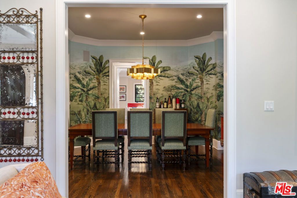 Image 9 of property listing at 934 S Mullen Avenue, Los Angeles, CA 90019