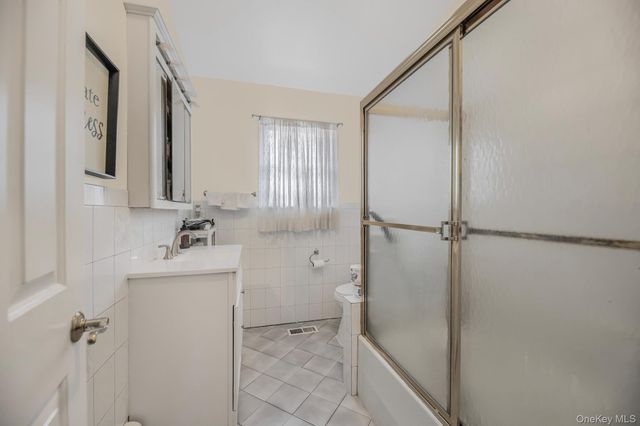 40 Roanoke Avenue, Rye Brook, NY 10573