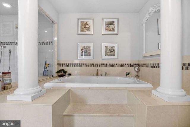 207 EMERALD LN, Mullica Hill, NJ 08062