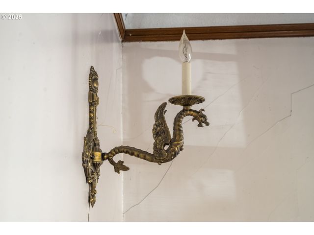 3880 Ne WISTARIA Dr, Portland, OR 97212