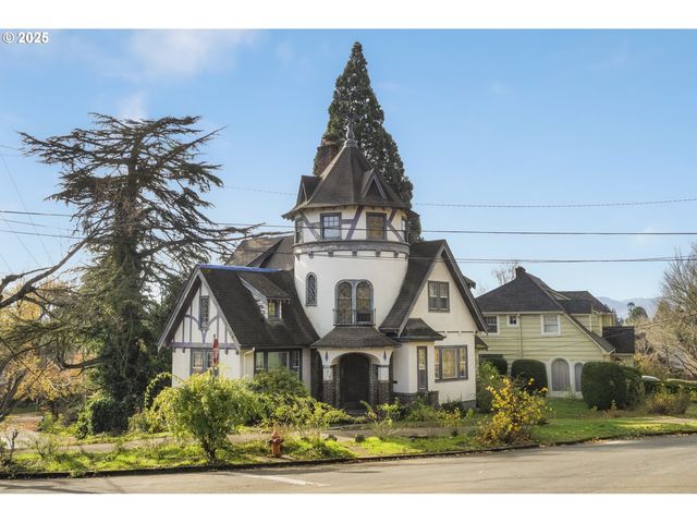 3880 Ne WISTARIA Dr, Portland, OR 97212