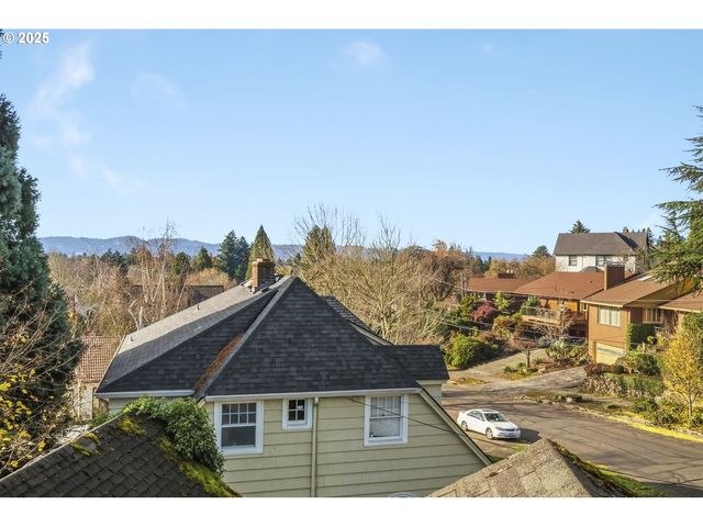 3880 Ne WISTARIA Dr, Portland, OR 97212