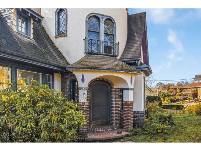 3880 Ne WISTARIA Dr, Portland, OR 97212