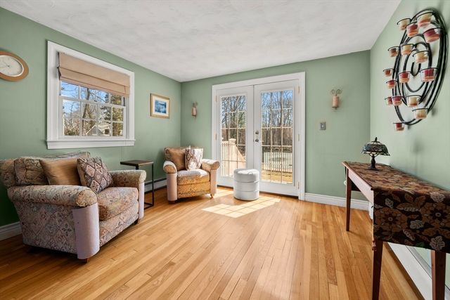 10 Hearthstone Dr, Burlington, MA 01803