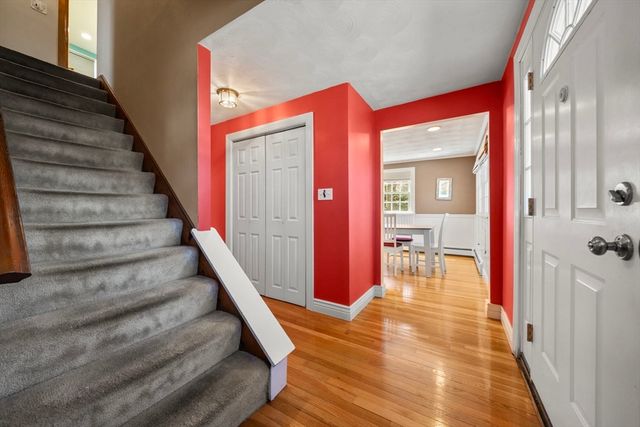 10 Hearthstone Dr, Burlington, MA 01803