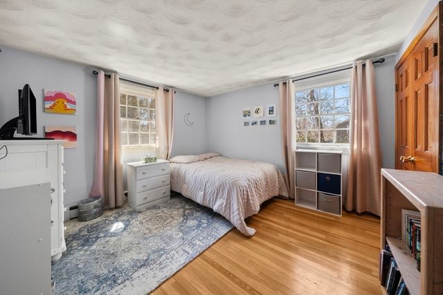 10 Hearthstone Dr, Burlington, MA 01803