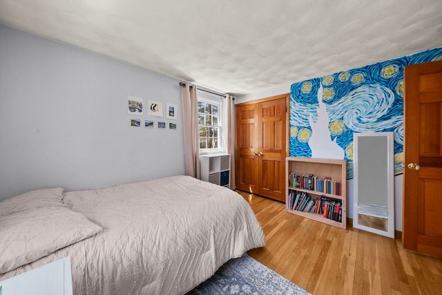 10 Hearthstone Dr, Burlington, MA 01803