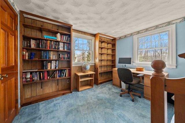 10 Hearthstone Dr, Burlington, MA 01803