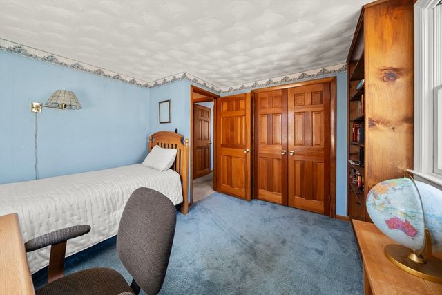 10 Hearthstone Dr, Burlington, MA 01803