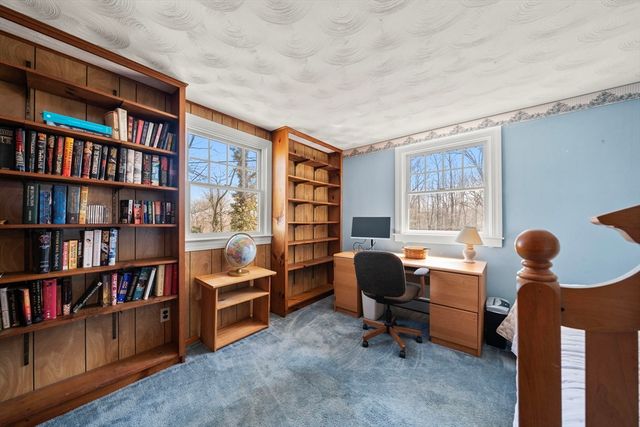 10 Hearthstone Dr, Burlington, MA 01803