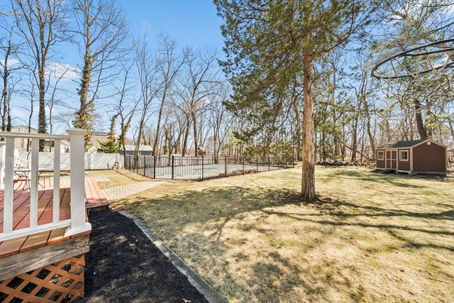 10 Hearthstone Dr, Burlington, MA 01803