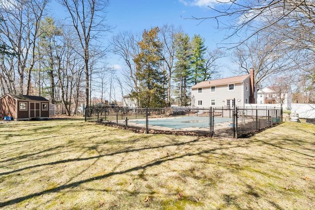 10 Hearthstone Dr, Burlington, MA 01803