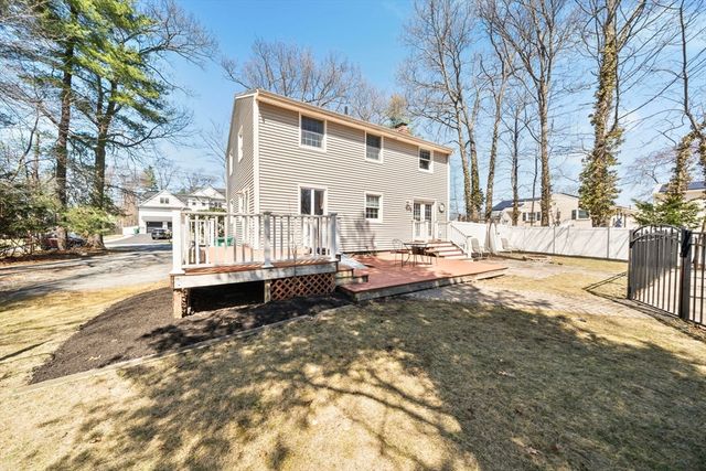 10 Hearthstone Dr, Burlington, MA 01803