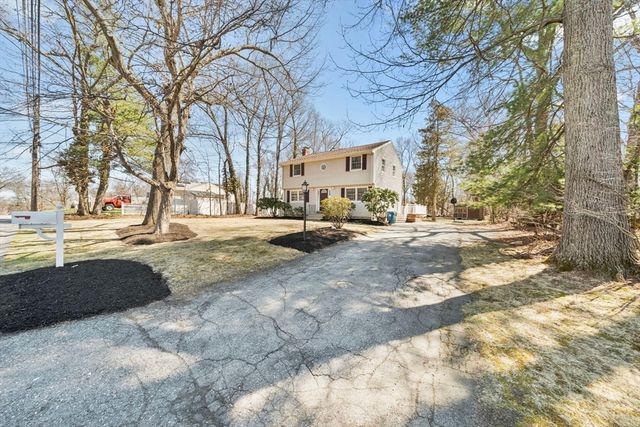 10 Hearthstone Dr, Burlington, MA 01803