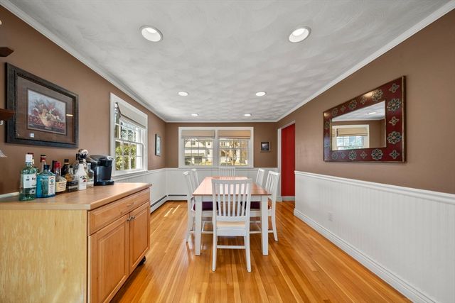 10 Hearthstone Dr, Burlington, MA 01803