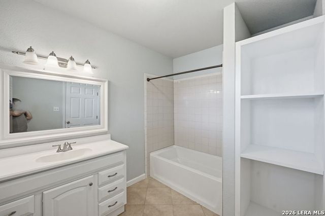 604 Schneider, Poth, TX 78147