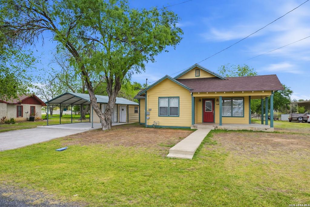604 Schneider, Poth, TX 78147