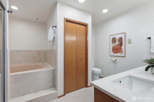 19816 233rd Avenue NE, Woodinville, WA 98077