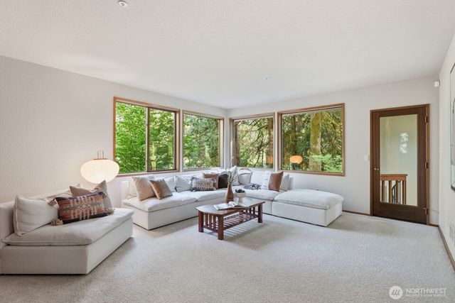 19816 233rd Avenue NE, Woodinville, WA 98077