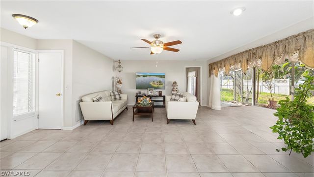 3804 SE 10th PL, Cape Coral, FL 33904
