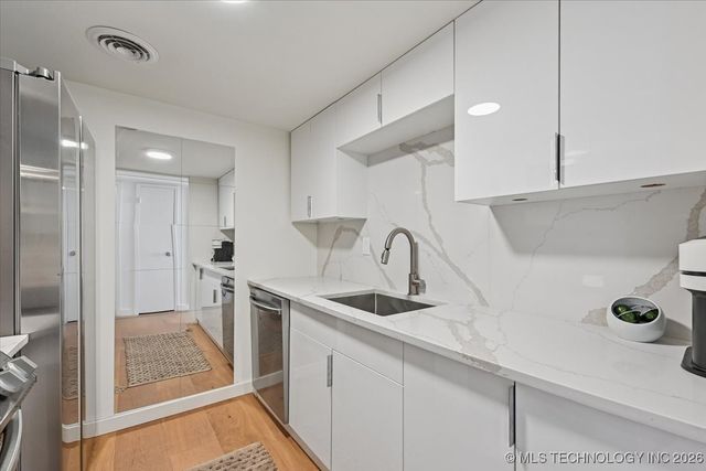 1502 S Boulder Avenue 17M, Tulsa, OK 74119