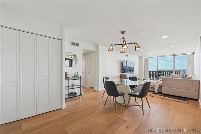 1502 S Boulder Avenue 17M, Tulsa, OK 74119