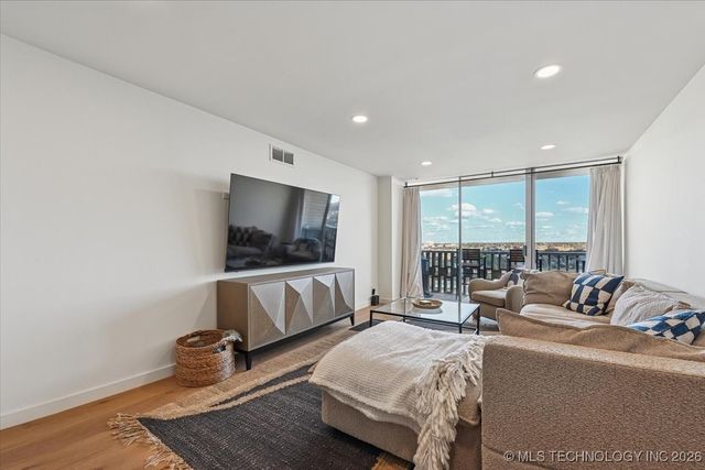 1502 S Boulder Avenue 17M, Tulsa, OK 74119