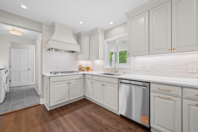 850 Janacek ROAD, Brookfield, WI 53045