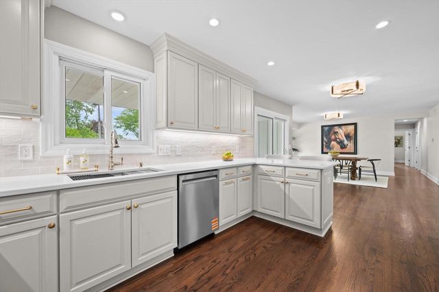 850 Janacek ROAD, Brookfield, WI 53045