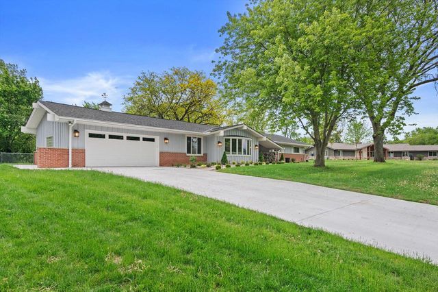 850 Janacek ROAD, Brookfield, WI 53045