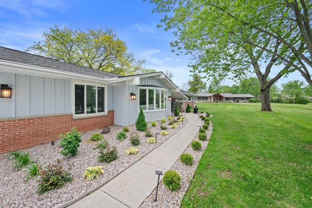 850 Janacek ROAD, Brookfield, WI 53045